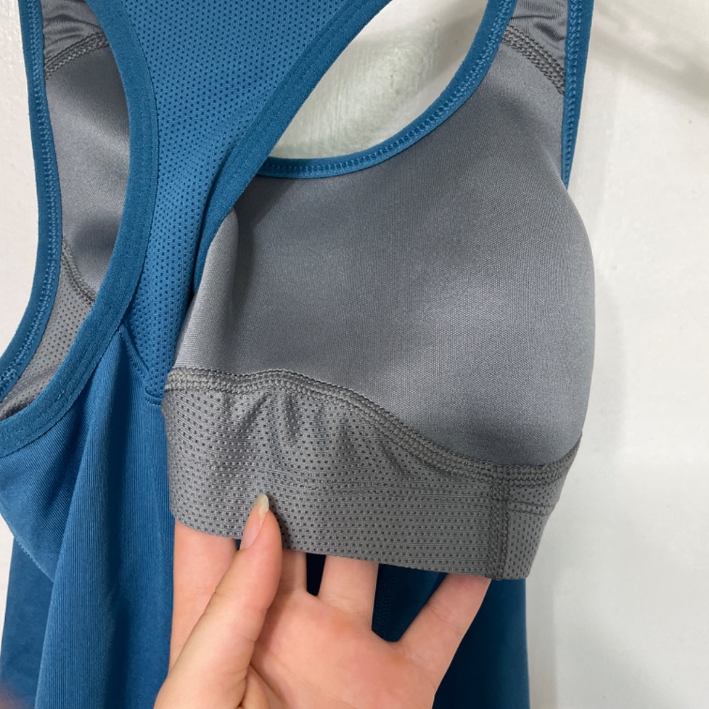Compression tank top - Picture 6 of 6